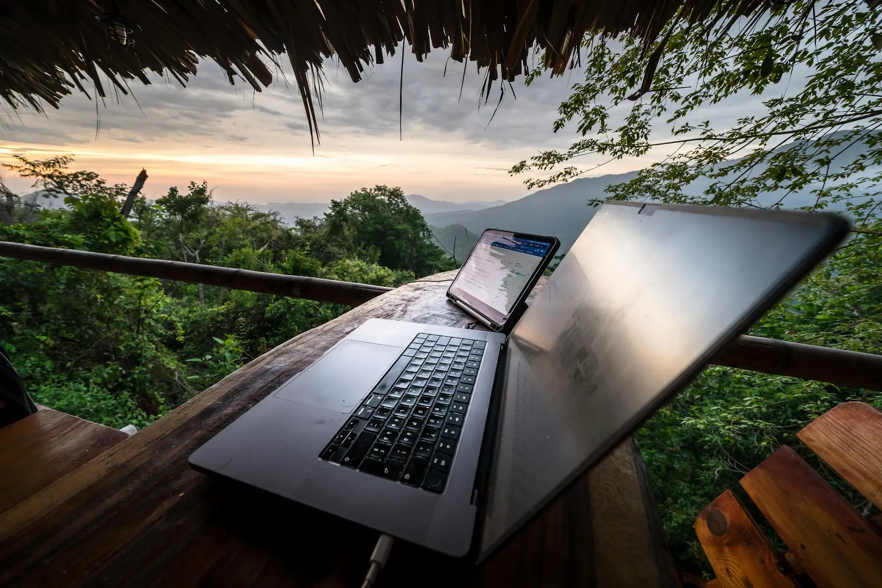 Notebook abierta para publicar un departamento en Airbnb y Booking
